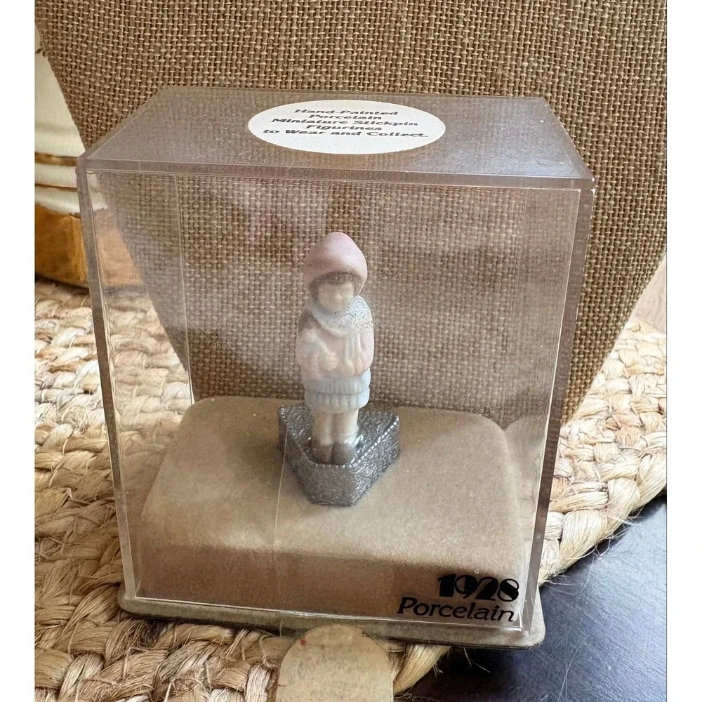 New Vintage 1928 Jewelry Hand-Painted Porcelain Mini Stickpin Figurine in Case